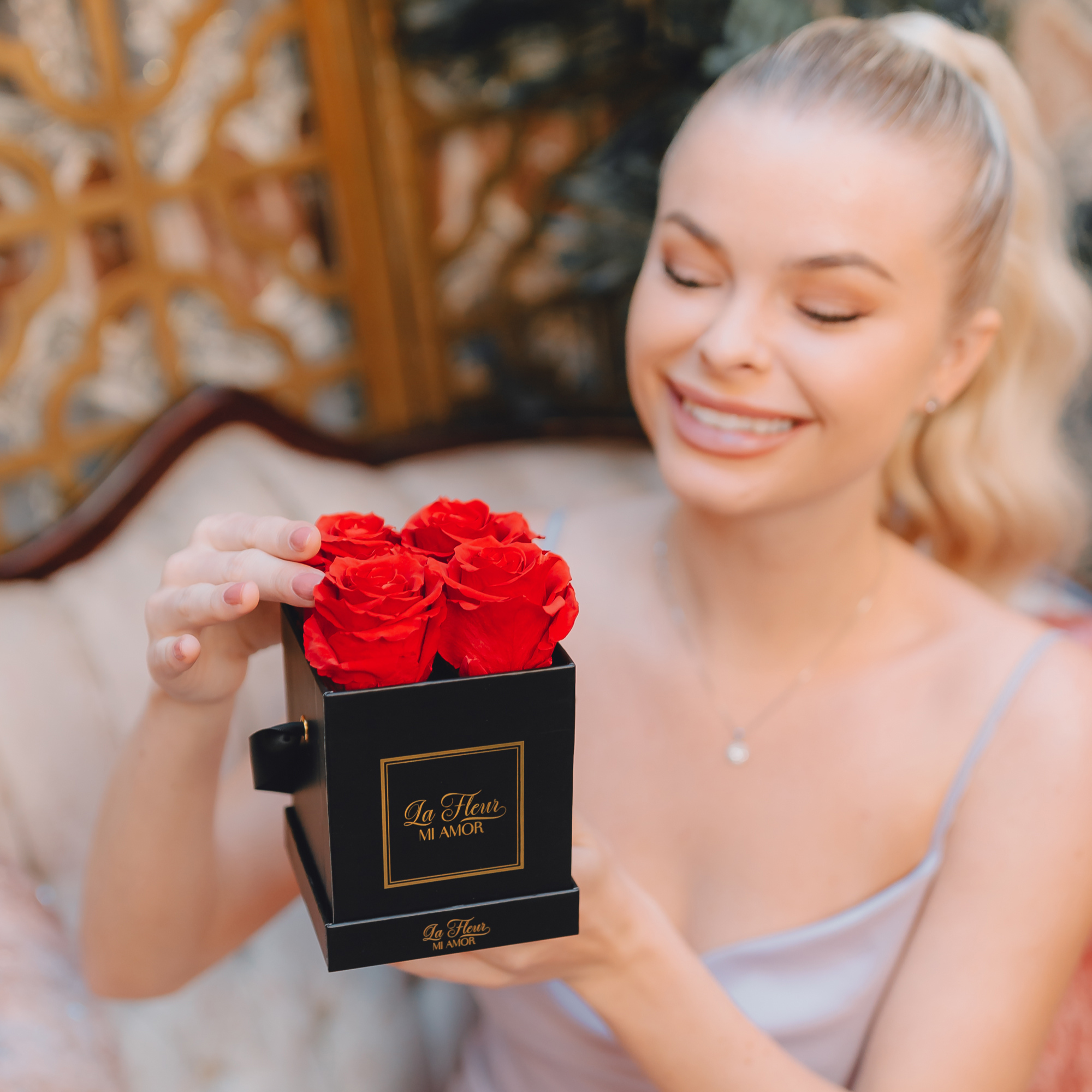Belle Amour 4 Rose Box Bouquet - La Fleur Mi Amor